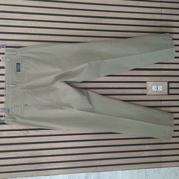 Banana Republic Khaki Pants - 31 x 30 - Picture 2 of 3
